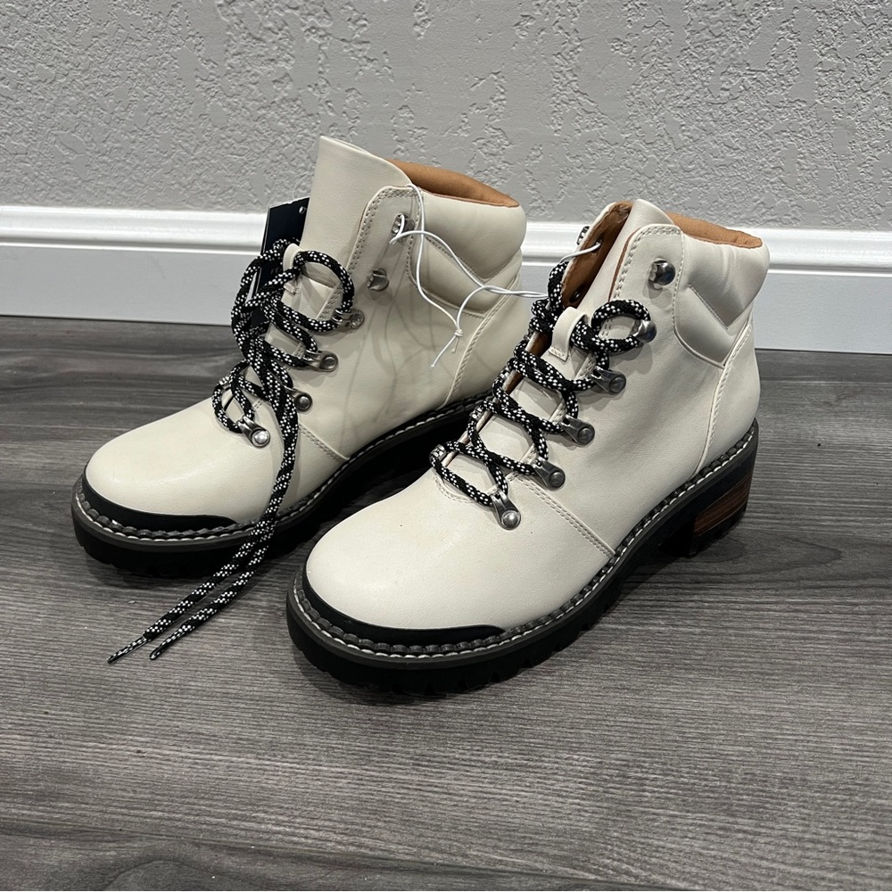 NWT Universal Thread Winter Boot - Bone